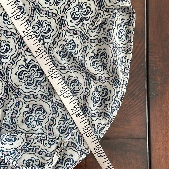 Beautiful Top - Picture 8 of 9